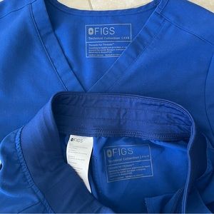 Catarina™ One-Pocket Scrub Top XXS  and Zamora™ Jogger Scrub Pants XXS PETITE